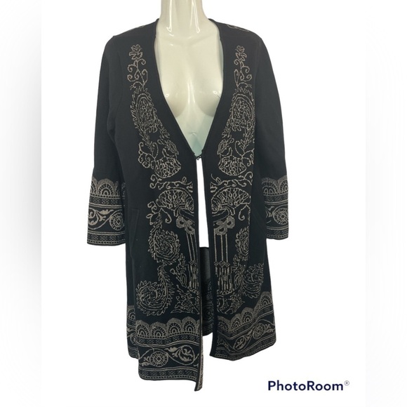 Chicos long sweater with pockets and hook/eye closure. - Picture 2 of 4